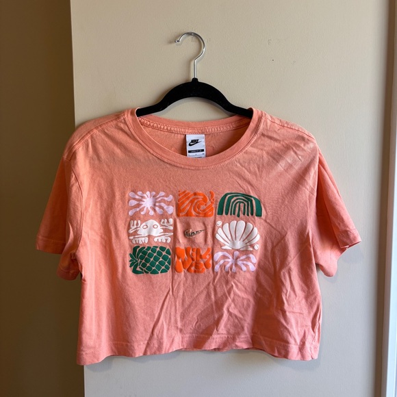 Unique Cropped Nike Tee - Picture 1 of 7